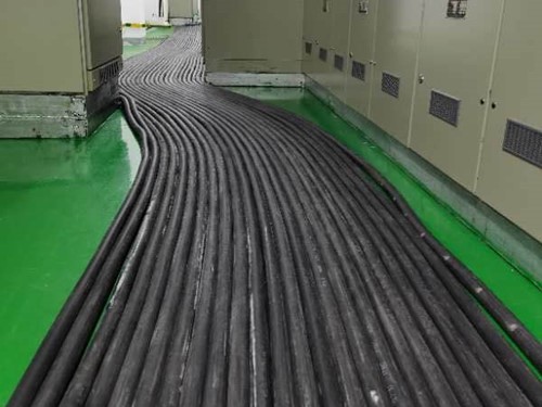 闻喜如何根据理论计算公式计算温度对特定电压测量结果的影响？